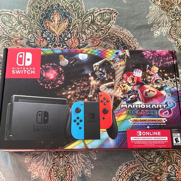 Nintendo Switch V2 Mario Kart 8 Deluxe Bundle - Picture 1 of 11